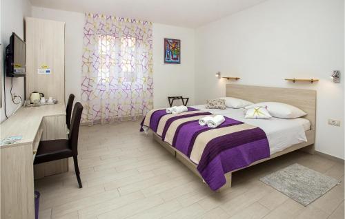 3 Bedroom Nice Apartment In Split