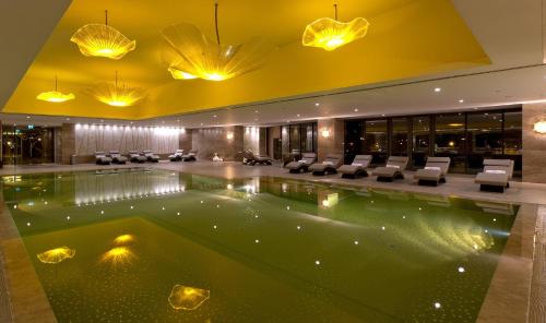 Бассейн в The Grand Tarabya Managed by Accor или поблизости