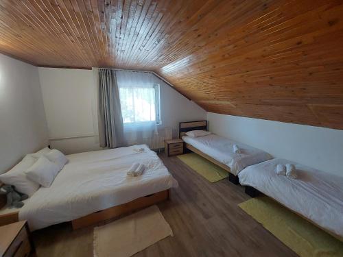 Posteľ alebo postele v izbe v ubytovaní Babér Vendégház