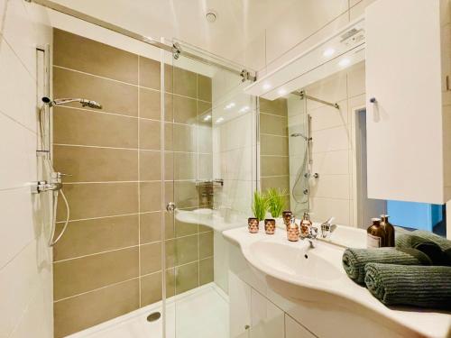 Koupelna v ubytování Colorful & Quiet Apartment in Beautiful Viennese Building
