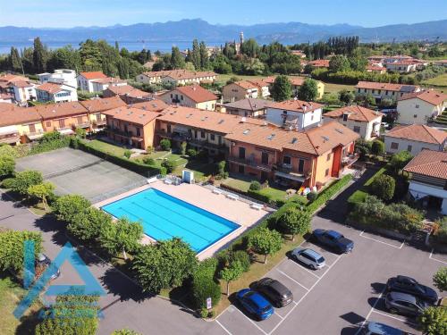 an aerial view of a house with a swimming pool at Casa Ruby - Immobiliare Azzurra in Lazise