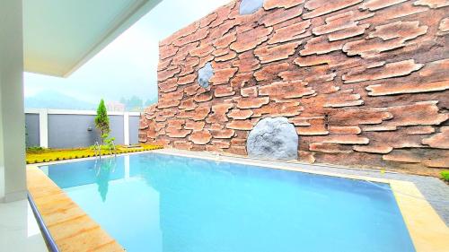 Kolam renang di atau dekat dengan Alandalus Royal Puncak
