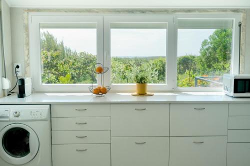 Gambar di galeri bagi Like-Home-T3 House-garden, sea view, beach di Casais de São Lourenço