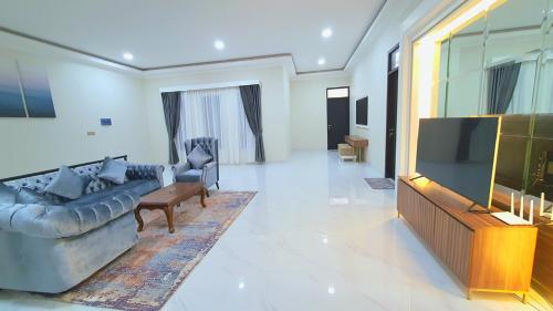Televisyen dan/atau pusat hiburan di Alandalus Royal Puncak