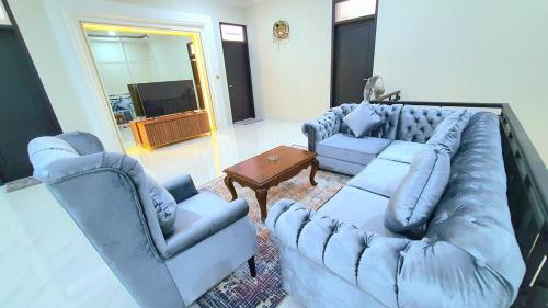Ruang duduk di Alandalus Royal Puncak