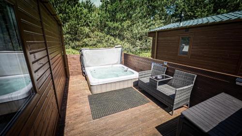Φωτογραφία από το άλμπουμ του Hazel Oaks, Beautiful Lodge with Hot Tub - Sleeps 6 - Felmoor Park σε Morpeth