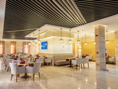 Restoran ili drugo mesto za obedovanje u objektu Retaj Inn Al Wakrah