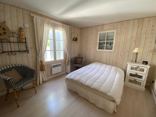 Een bed of bedden in een kamer bij ORIANE Jolie maison proche plage