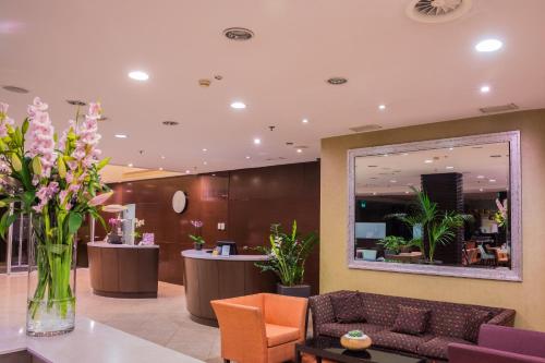 The lobby or reception area at Lion's Garden Hotel