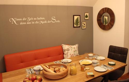 Posezení v ubytování Die KALSBERGERin Ferienwohnung für Genießer