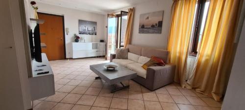 Kuchyň nebo kuchyňský kout v ubytování Casa Vacanza Monalba sul lago d'Iseo
