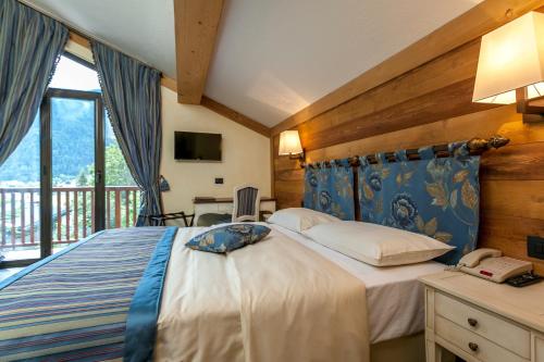 Ένα ή περισσότερα κρεβάτια σε δωμάτιο στο Hotel Lo Scoiattolo