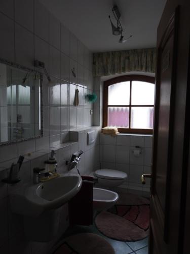 a bathroom with two sinks and a toilet at Appartement im Schlösschen Nr. 2 mit Balkon in Willich