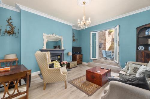 a living room with blue walls at Moriarty's Mess in Plymouth