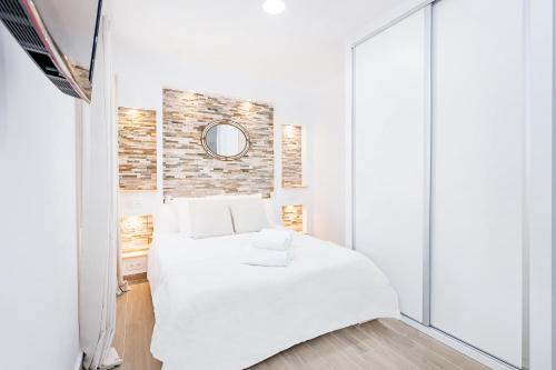 Postel nebo postele na pokoji v ubytování Marmoles 21, City Center Apartment