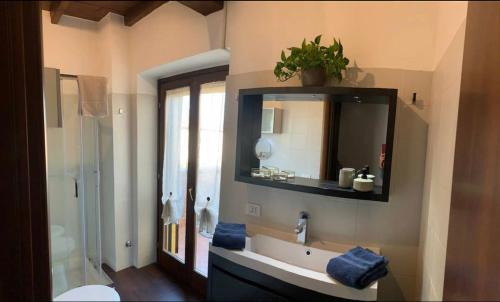 Kúpeľňa v ubytovaní Colline Di Barengo Apartment