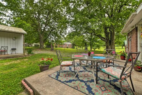 Gallery image of Cheerful Grand Rivers Cottage, half Mi to Lake in Grand Rivers