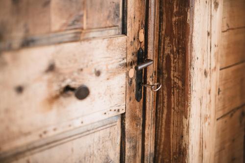 an old wooden door with a knob on it at Chalet Ulten in Santa Valburga St. Walburg