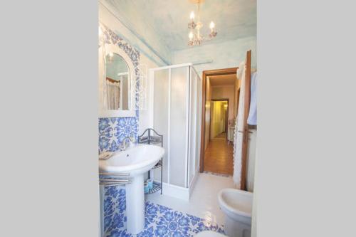 Un baño de Relais De La Place