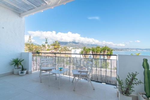 Zdjęcie z galerii obiektu First Line Beach Apartment - Puerto Banús w Marbelli