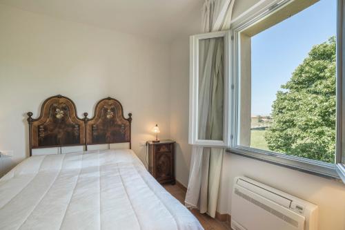 Tempat tidur dalam kamar di Podere Belvedere Livorno