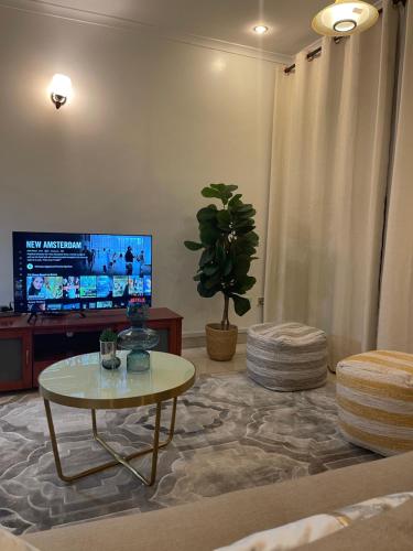 3BR with pool & gym Apartment by MAS