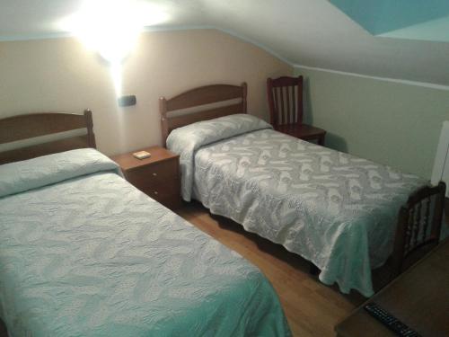 Ένα ή περισσότερα κρεβάτια σε δωμάτιο στο Hostal Les Bedules