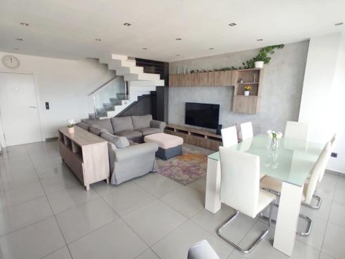 a living room with a couch and a table at Las Palmas Golf & Beach in Las Palmas de Gran Canaria