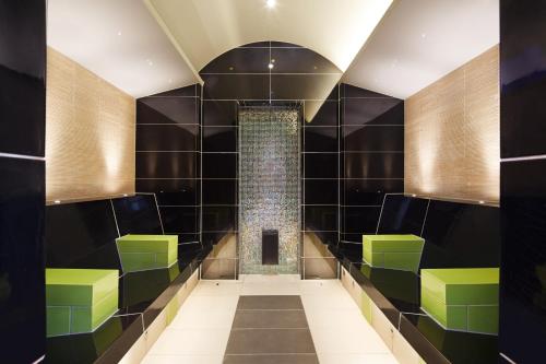 a room with green chairs and a water fountain at Best Western Premier Park Hotel & Spa in Bad Lippspringe
