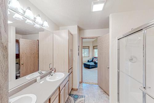 Ένα μπάνιο στο Hemlock Cabin