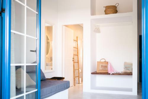 Кровать или кровати в номере Muses Apartments