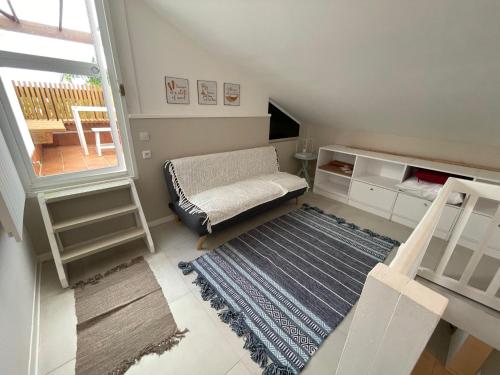a small living room with a chair and a rug at Le "61" MARINA ROOFTOP 2CH 2SDB TERRASSE MARINA in Baimbridge
