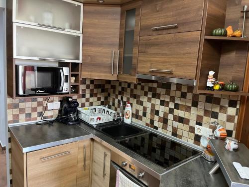 Kuchyňa alebo kuchynka v ubytovaní Brookforest Family Apartman