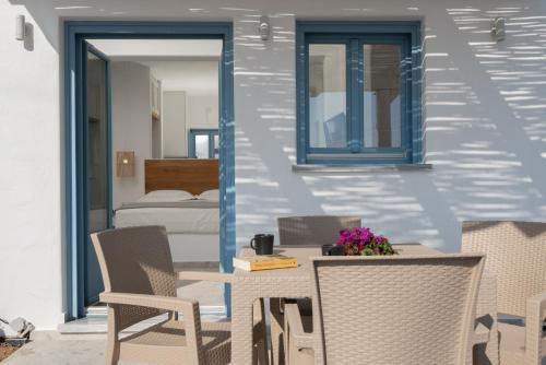Posezení v ubytování Camvillia Donoussa Village Suites