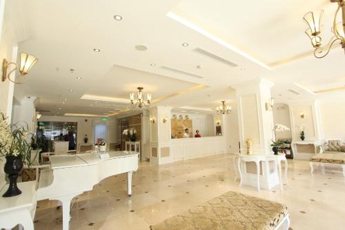a large room with a white grand piano in it at CityBay Palace Hạ Long Hotel in Ha Long
