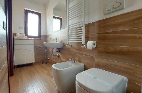 a bathroom with a toilet and a sink at CORSO MARCONI HOUSE in Civitavecchia