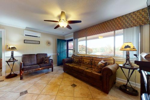 Rumbling Bald Condo Unit 403 – Photos 3