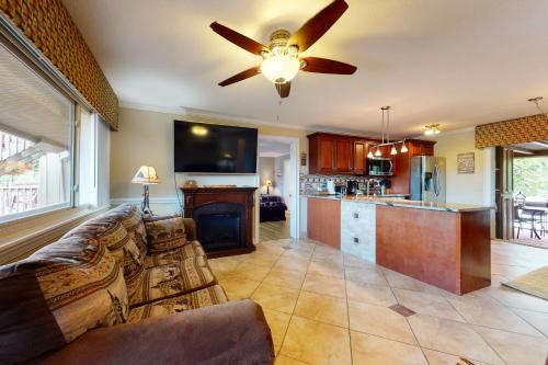 Rumbling Bald Condo Unit 403 – Photos 4