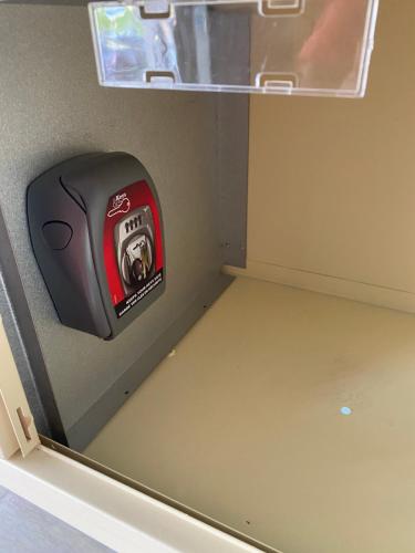 un coin d'une pièce avec une machine sur le mur dans l'établissement Magic' Chambord, à Albertville