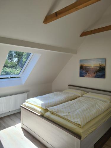 Postel nebo postele na pokoji v ubytování Leuchtturm Emden