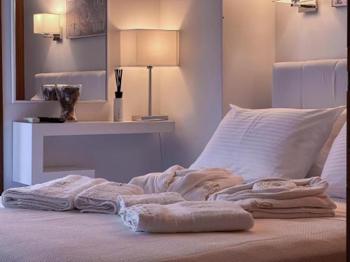 Postel nebo postele na pokoji v ubytování Heaven Luxury Villa