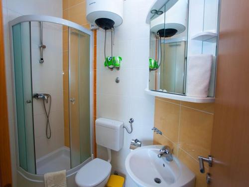 Kúpeľňa v ubytovaní Apartmani Dana