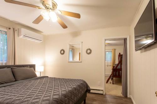 Φωτογραφία από το άλμπουμ του Cozy Poconos Ranch Home with Pool Access, Near Lake! σε Gouldsboro