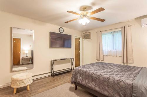 Φωτογραφία από το άλμπουμ του Cozy Poconos Ranch Home with Pool Access, Near Lake! σε Gouldsboro