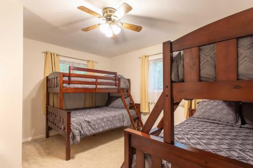 Φωτογραφία από το άλμπουμ του Cozy Poconos Ranch Home with Pool Access, Near Lake! σε Gouldsboro