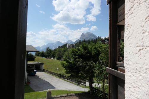 a window view of a mountain view from a house at NEST'L Appartements & Zimmer in Mösern