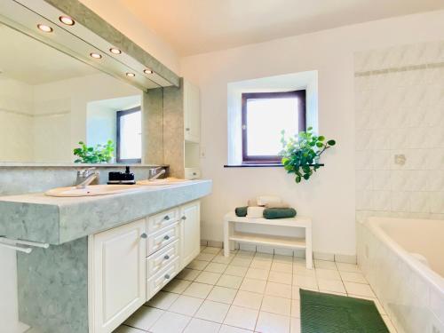 Koupelna v ubytování Gîte de charme au cœur de la campagne bretonne