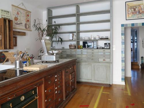 a kitchen with a counter and a large window at Bel appartement avec vue directe sur loire in Saint-Paimboeuf