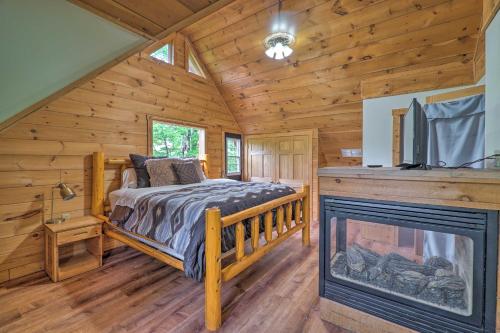 Gallery image of Cozy Retreat with Porch and Double JJ Resort Access! in Rothbury