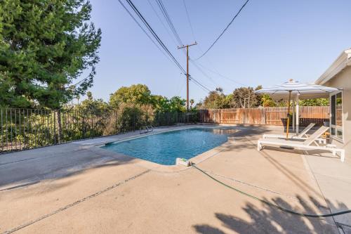 Kolam renang di atau dekat dengan #Marbella Lane - Cozy Modern Home with Relaxing Design & Pool